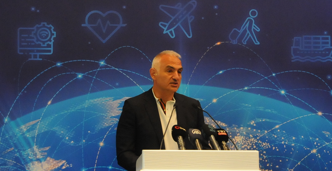 Bakan Ersoy, “Turist sayısı hedefimizi 47 milyona çıkardık”