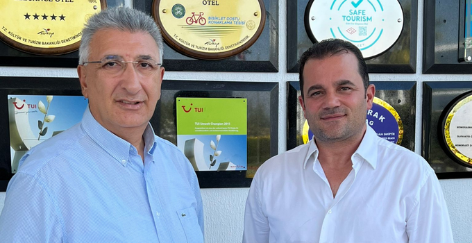 Side Star Elegance ve Side Star Resort Bisiklet Dostu Otel Belgelerini aldılar