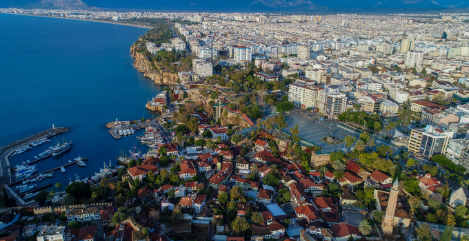 Turizm çalışanları Antalya’yı terk ediyor