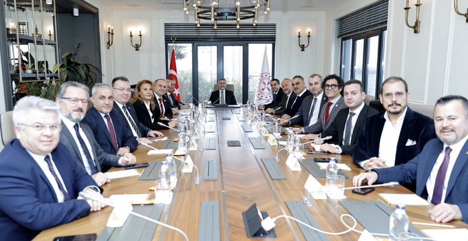 Bakan Nebati, TÜROFED yönetim kurulu üyeleriyle görüştü