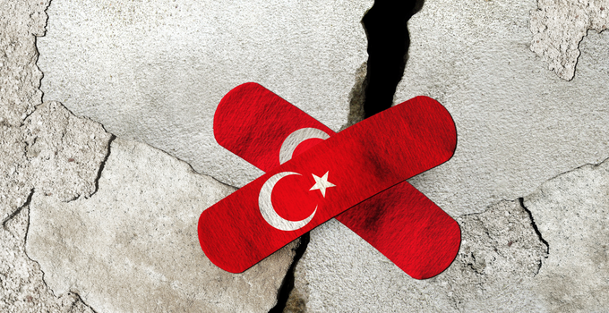 Bölgede yıkılan oteller de var