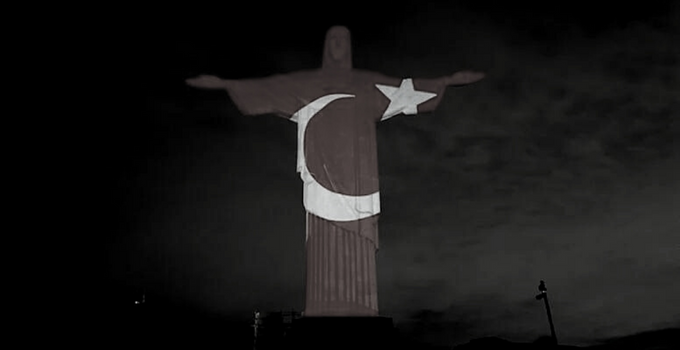 Cristo Redentor heykeline Türk bayrağı yansıtıldı