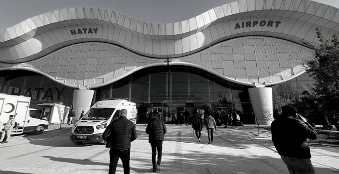 Hatay Havalimanı’nın bazı yerlerinde çökme oluştu
