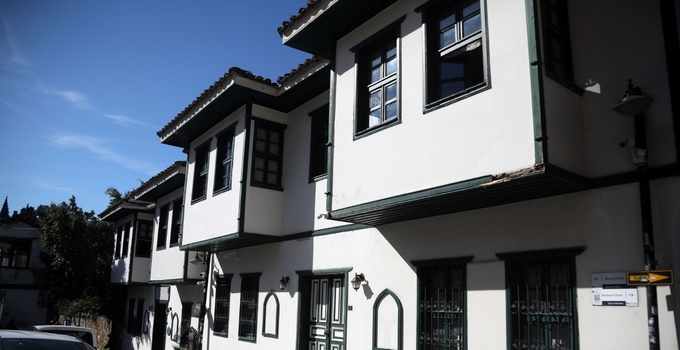 Bakanlığa ait otel, ‘işgal’ nedeniyle polis eşliğinde boşaltıldı