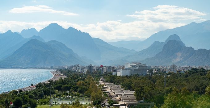 Konyaaltı Sahili’nde her keseye uygun eğlence