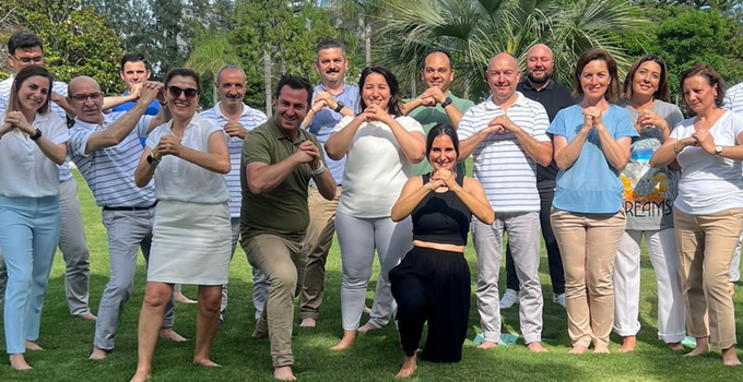 Lara Barut yöneticilerine Wellbeing ve Qigong eğitimi