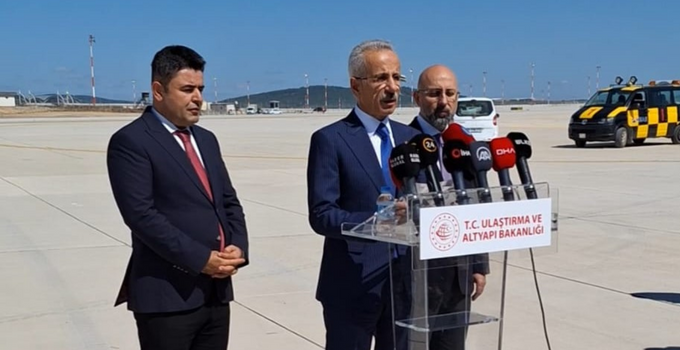 Bakan Havalimanı’nda inceleme yaptı