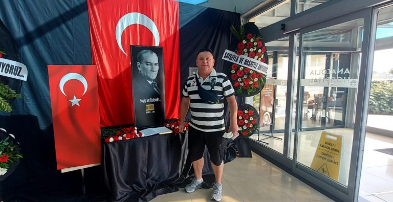 Alman turistin ‘Atatürk’ saygısı