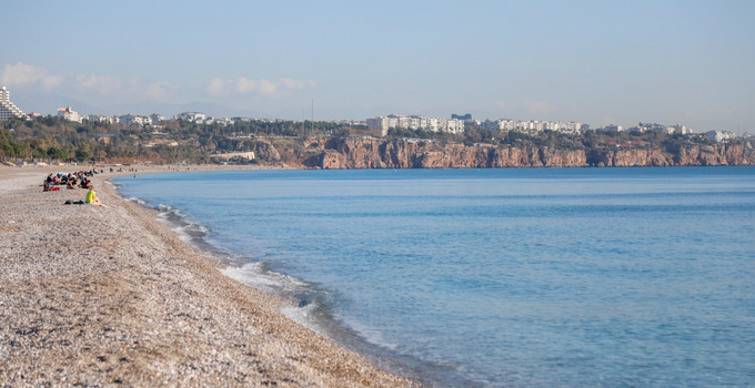 Antalya’da sıcak hava; denize girdiler