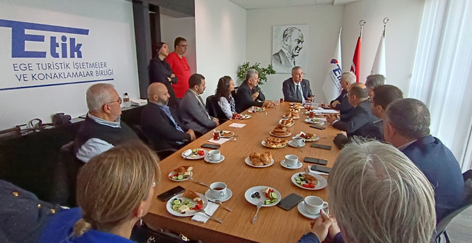 Çorabatır, Egeli turizmcileri ziyaret etti