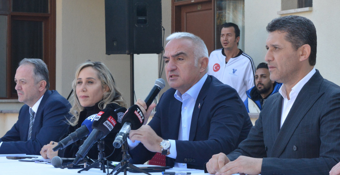 Bakan Ersoy: Antalya rekor kırmaya başladı ve devam ediyor