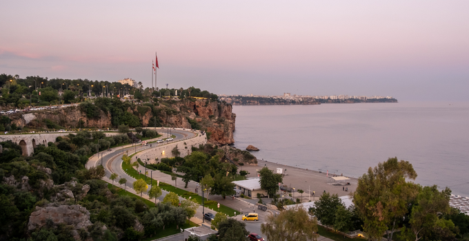 TURİST, EN ÇOK TRAFİK VE OTEL ÜCRETİNDEN ŞİKAYET EDİYOR