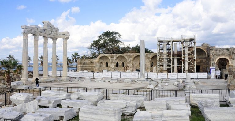 Gece kulübü girişi yapılan Athena Tapınağı, 1800 yıl önceki haline dönüyor