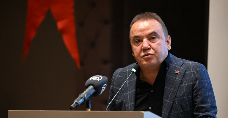 CHP ANTALYA‘DA MUHİTTİN BÖCEK’TEN VAZGEÇMEDİ