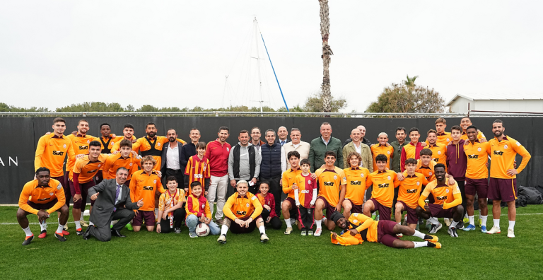 OTELCİLERDEN GALATASARAY KAMPINA ZİYARET