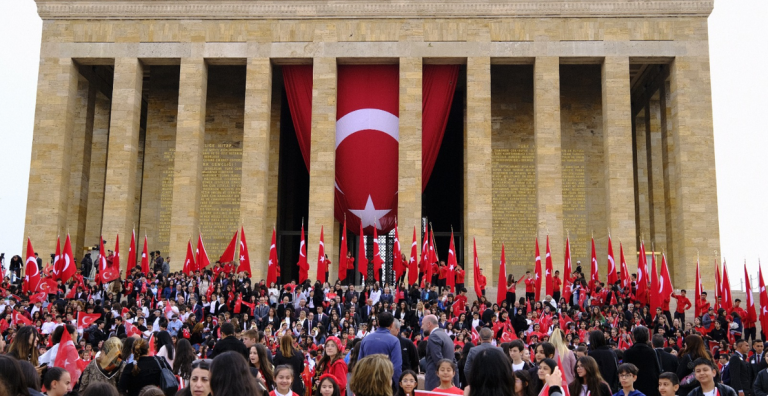 ANITKABİR’DE ’23 NİSAN’ YOĞUNLUĞU