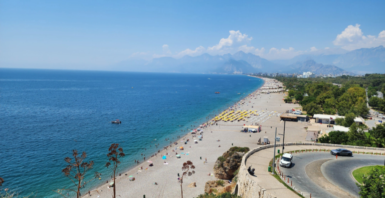 YÜKSEK NEM VE SICAK HAVA BUNALTTI, SAHİLLER DOLDU