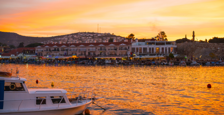 MİSAFİRPERVERLİK, FARKINDALIK VE EĞİTİM ÖDÜLÜ FOÇA’YA