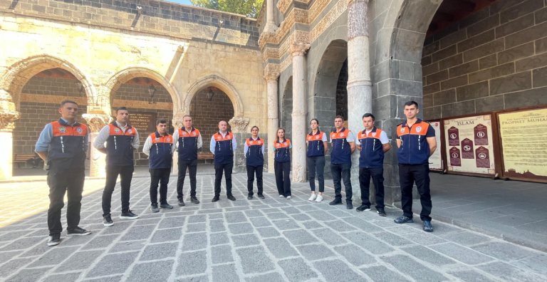‘TURİZM POLİSİ’ 5 DİLDE GÖREVE BAŞLADI