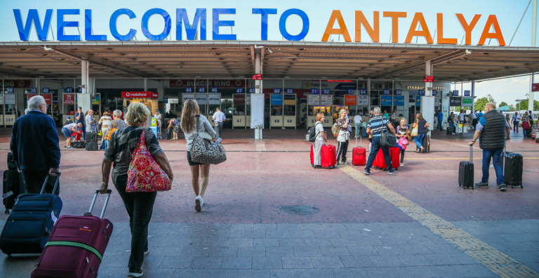 ANTALYA’YA GELEN TURİST SAYISI 9 MİLYONU AŞTI