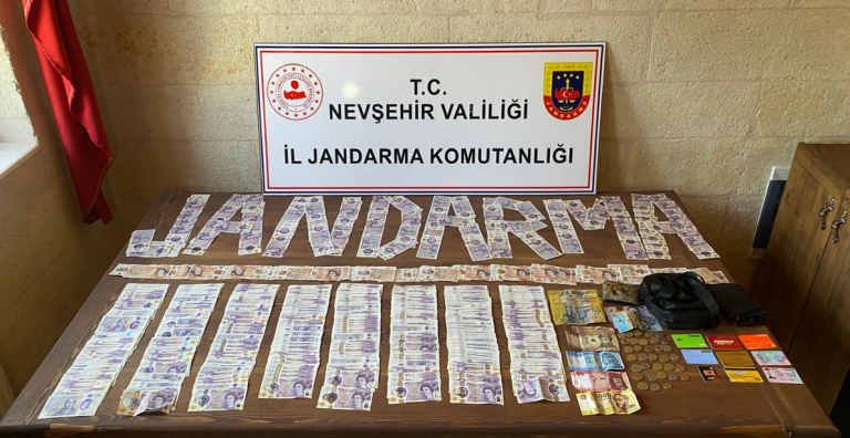 KAPADOKYA’DA HIRSIZLIK VAKASI: ARNAVUT TURİSTİN ÇANTASINI ÇALAN KORELİ HIRSIZLAR YAKALANDI