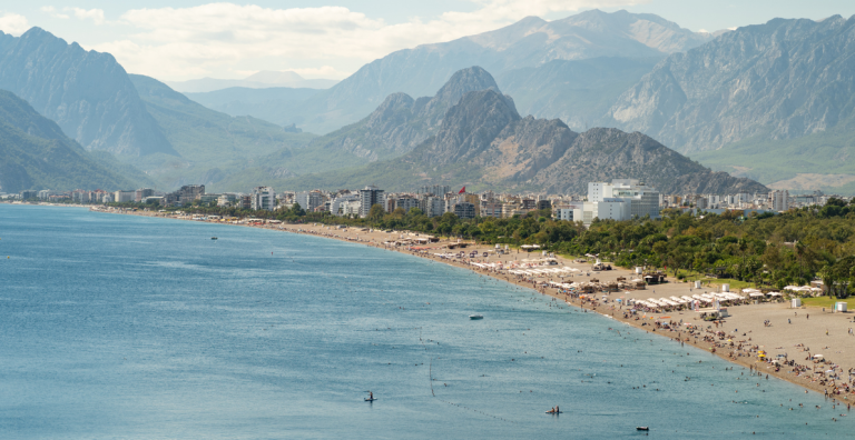 ANTALYA’DA 4 TURİSTTEN 2’Sİ, RUS VE ALMAN