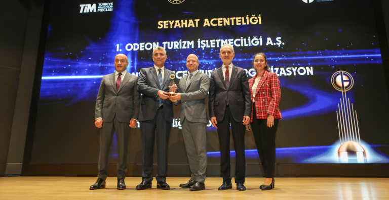 CORAL TRAVEL GROUP’A HİZMET İHRACATÇILARI BİRLİĞİ’NDEN İKİ ÖDÜL