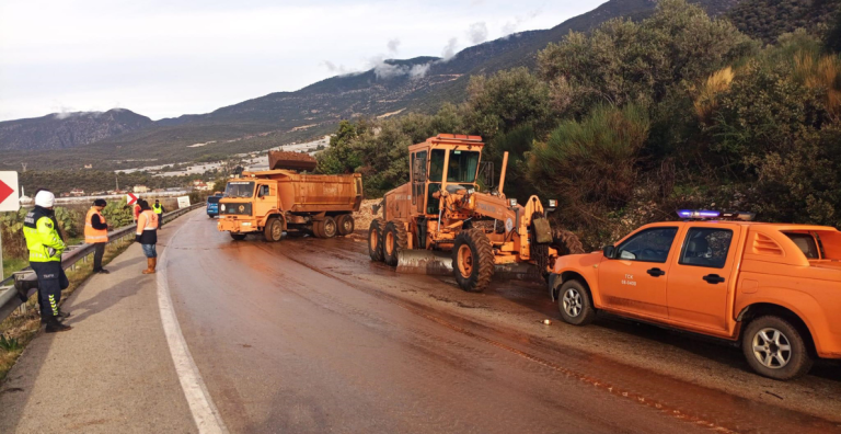 ANTALYA’DA SAĞANAK SU BASKINLARINA NEDEN OLDU