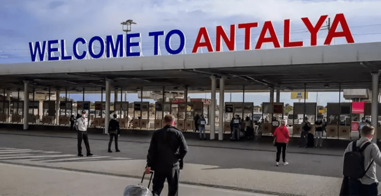 ANTALYA HAVALİMANI’NDAN 39 MİLYON YOLCU GEÇTİ