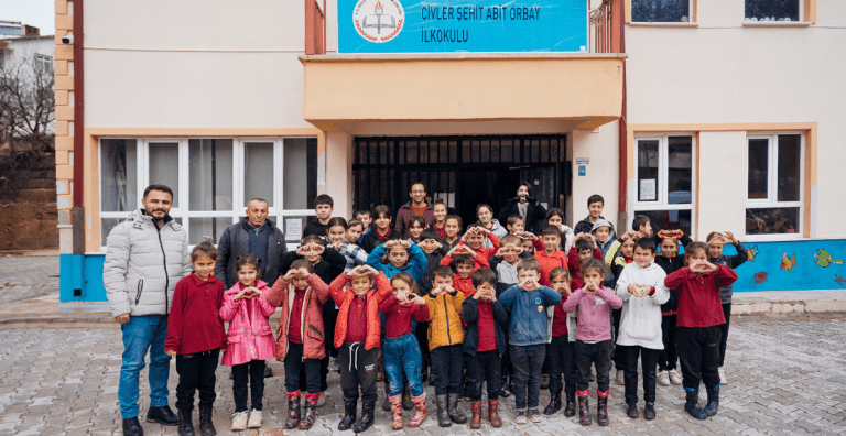 SELECTUM YENİ YILDA ÇOCUKLARI SEVİNDİRDİ