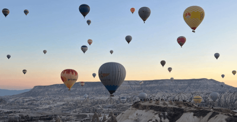 KAPADOKYA’DA 770 BİN TURİST BALONLA UÇTU