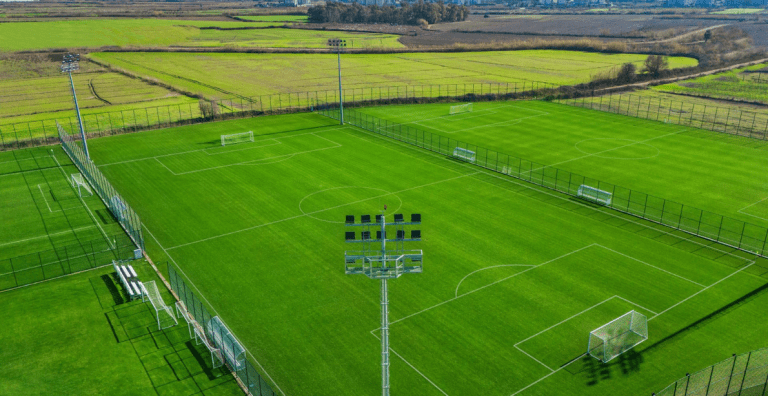 CORENDON FOOTBALL CENTER KAPILARINI AÇTI