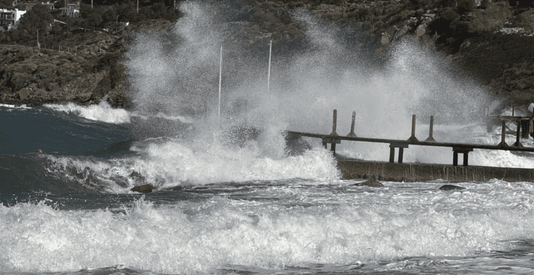 TURİZM KENTİ BODRUM’DA FIRTINA ETKİLİ OLDU