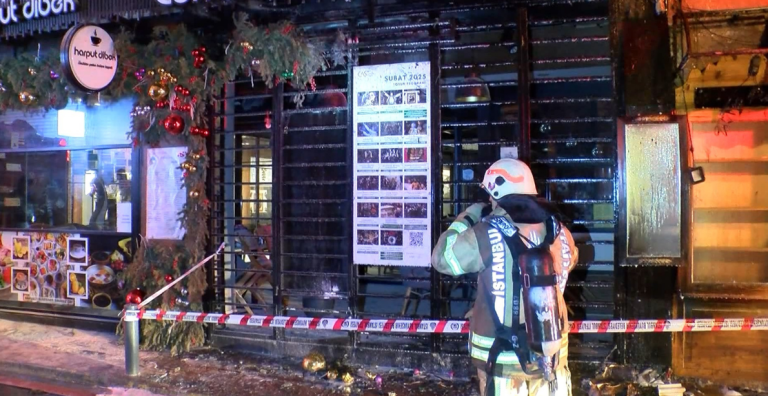 BEYOĞLU’NDA OTELİN DIŞ CEPHESİNDE ÇIKAN YANGIN SÖNDÜRÜLDÜ