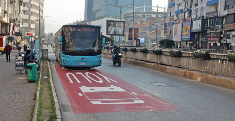 ANTALYA’DA OTOBÜSLERE ÖZEL ŞERİT UYGULAMASI BAŞLADI