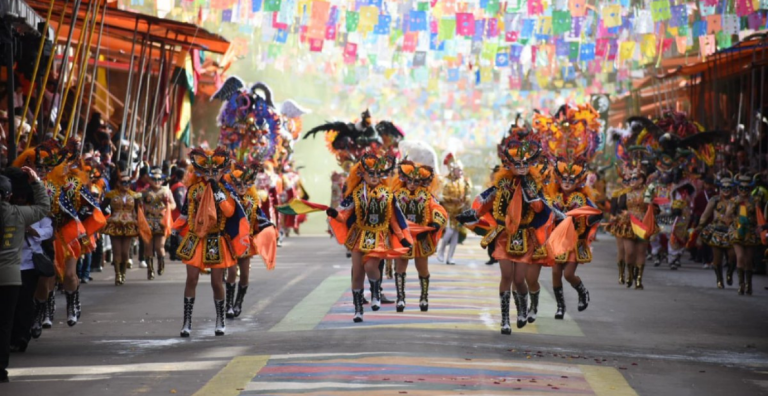 BOLİVYA’DA ORURO KARNAVAL’I BAŞLADI