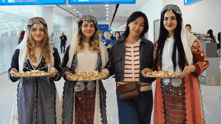 YENİLENEN ANTALYA HAVALİMANI İLK YOLCULARINI KARŞILADI