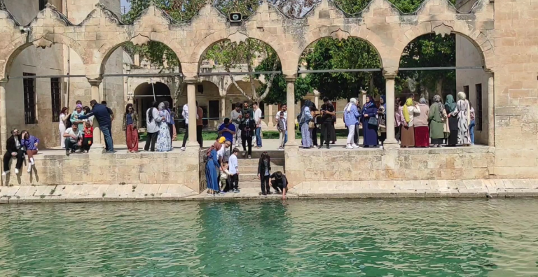 BALIKLIGÖL’E BAYRAMDA ZİYARETÇİ AKINI