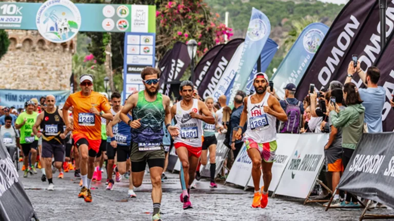 ÇEŞME MARATONU, TURİZM SEZONUNA START VERİYOR