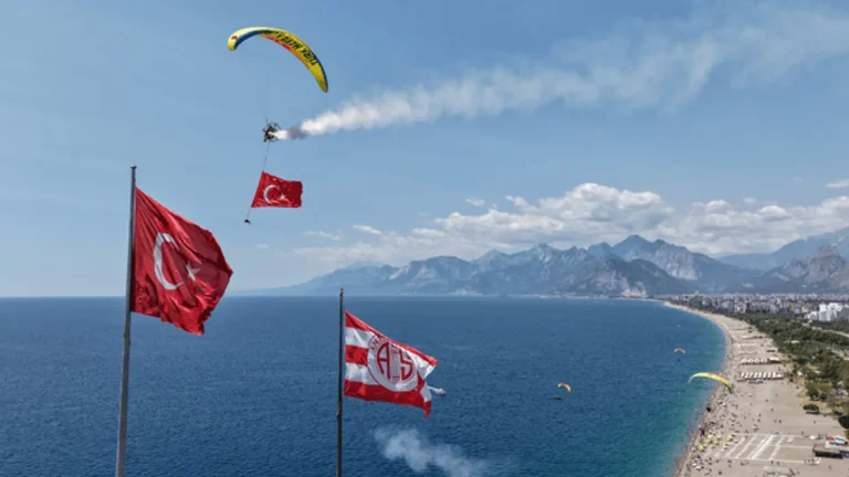 ANTALYA SEMALARINDA 19 MAYIS COŞKUSU