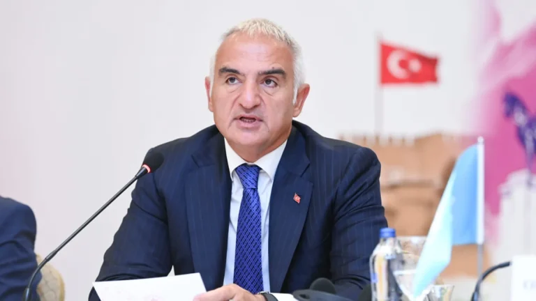 BAKAN ERSOY: “ANTALYA, TEMMUZ’DA REKORA DOYMUYOR!”