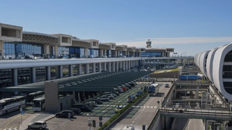 MILANO MALPENSA HAVALİMANI’NDA BİR YOLCU YANGIN ÇIKARDI