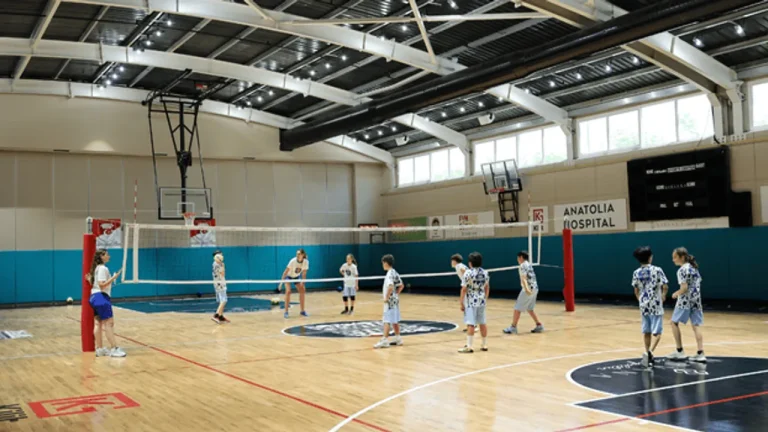 FİLENİN YILDIZLARI VOLEYBOL AKADEMİSİ, COSMOS SPORTS CENTER’DA ANTALYA ŞUBESİNİ AÇIYOR