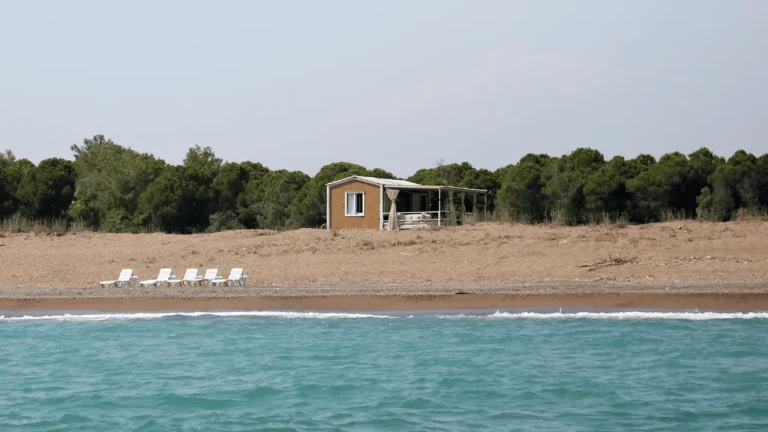 TURİZMİN BAŞKENTİNDEKİ DOĞA HARİKASINA ‘SAHİLKONDU’
