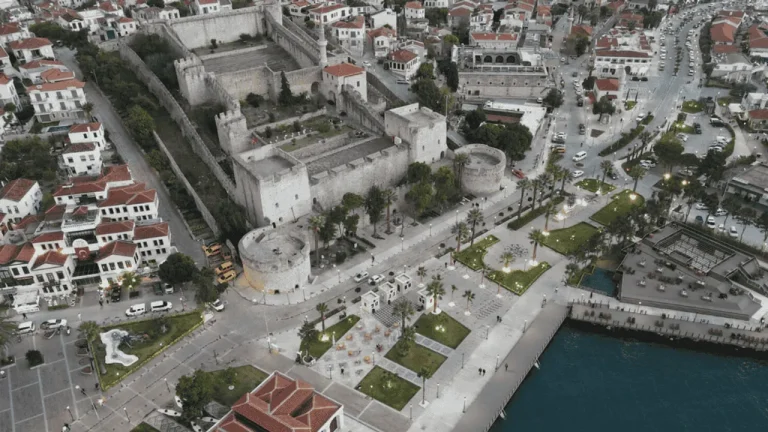İZMİR ÇEŞME’DE ZORUNLU SU KESİNTİSİ SONA ERDİ