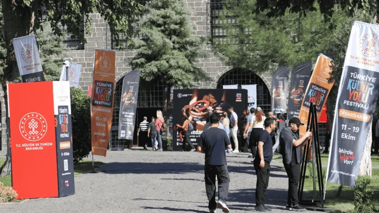 DİYARBAKIR’DA OTELLERDE YER KALMADI