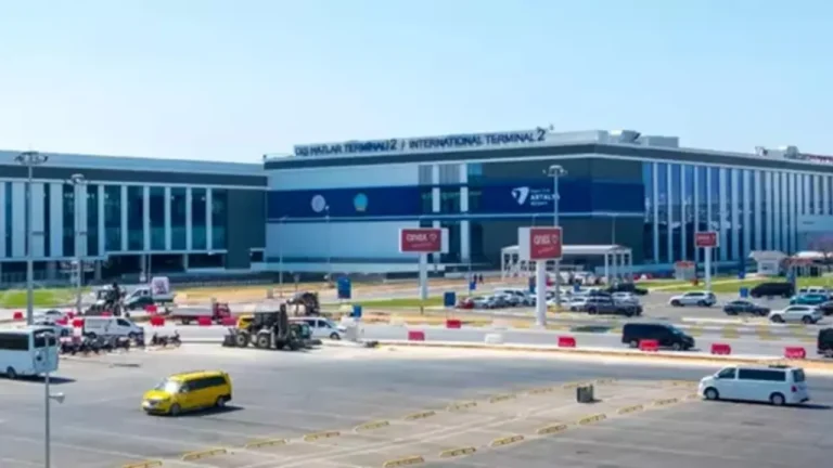 ANTALYA HAVALİMANI’NA LEED ALTIN SERTİFİKASI
