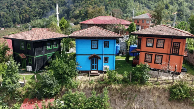 KÖY EVLERİ 360 DERECE DÖNÜYOR