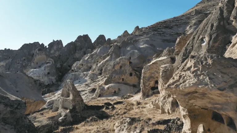300 YILLIK OYMA MAĞARALAR TURİZME KAZANDIRILMAYI BEKLİYOR