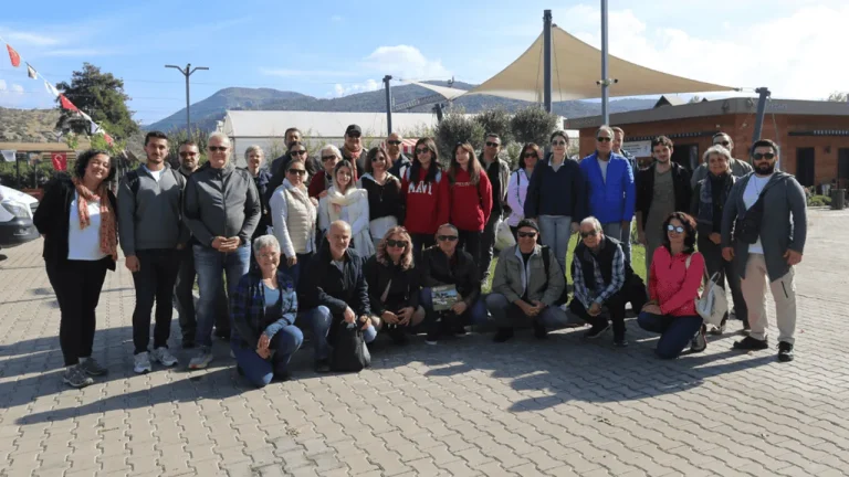REHBERLER EFES SELÇUK’TA YENİ BİR MODELİ DENEYİMLEDİ: EFES TARLASI YAŞAM KÖYÜ